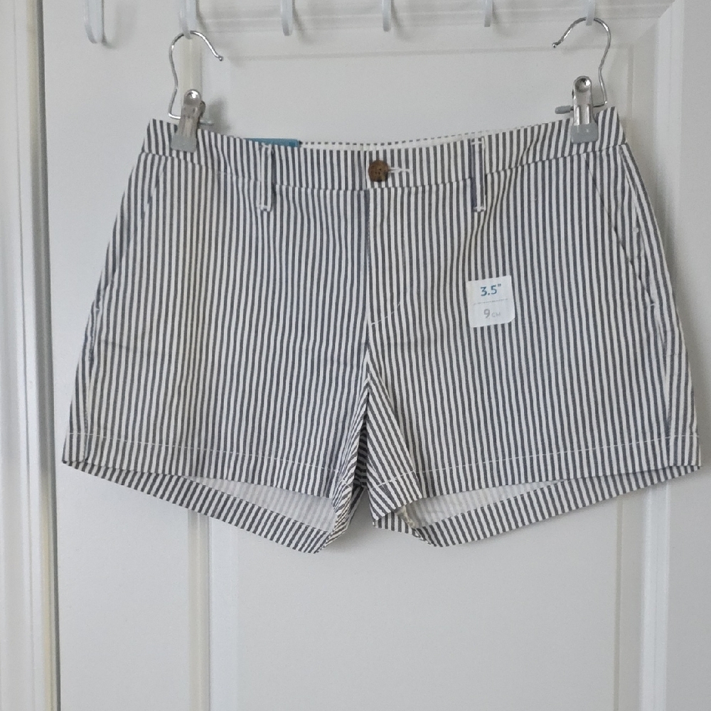 NWT Old Navy 3.5 inch inseam Shorts Size 10.